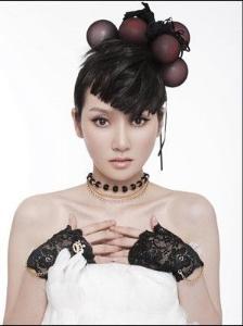 萨顶顶全部照片,光影交织，探寻音乐女神的多面世界